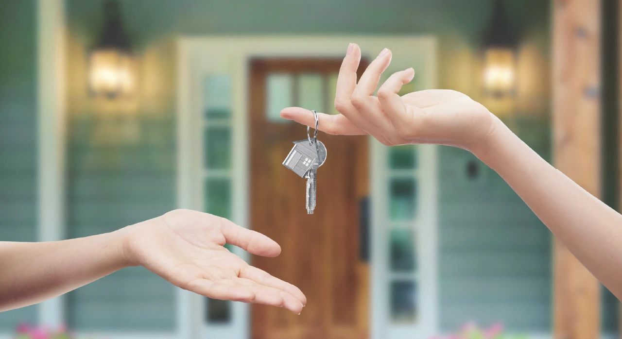 what is gazundering blog main image - person handing over house keys to someone else